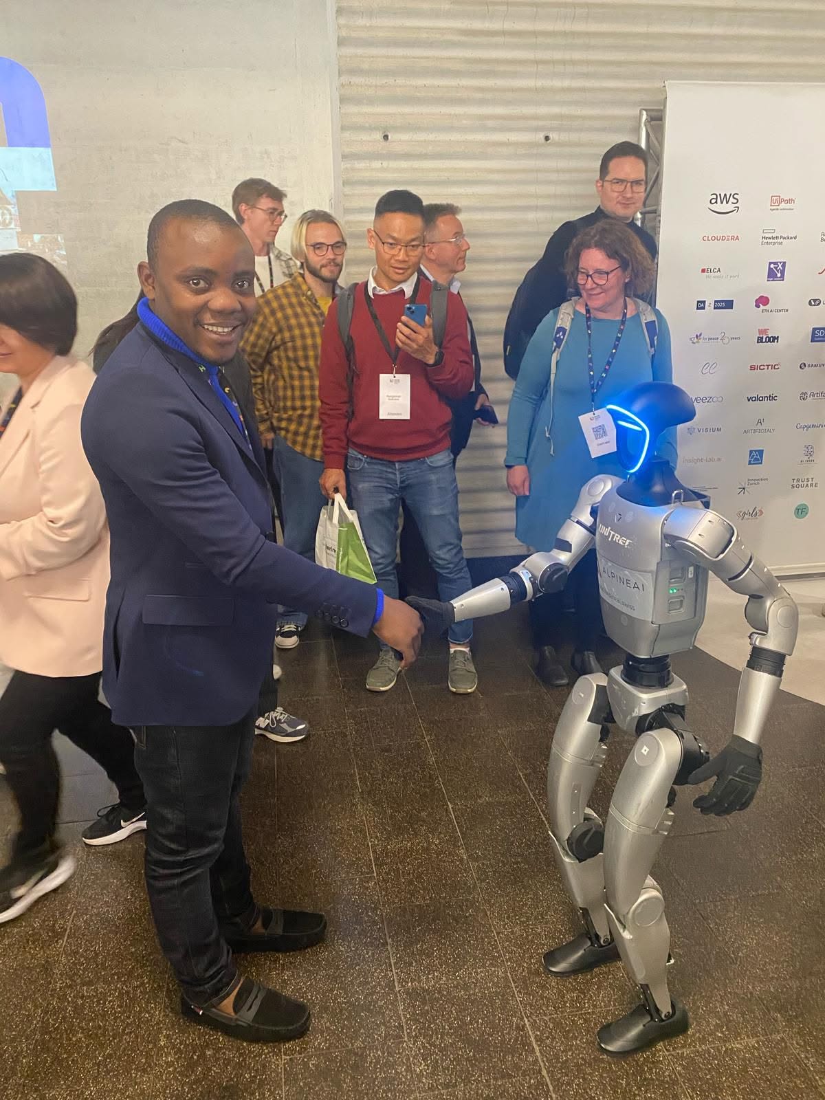 Soglo Eric Houenafa lors d'un événement consacré aux technologies et à la robotique